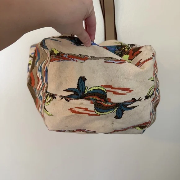 TORY BURCH Gracie Printed Canvas Tote in Postcard from Hawaii - Picture 5 of 12